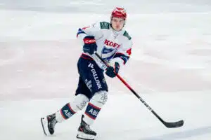 Nuorten maajoukkuehyökkääjä jättää HIFK:n - siirtyy toiseen liigaseuraan Nuorten maajoukkuehyökkääjä jättää HIFK:n – siirtyy toiseen liigaseuraan