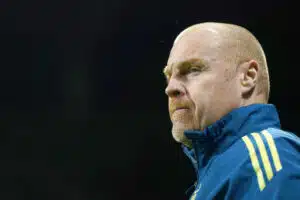 Valioliigaseura antoi jo kauden kolmannelle managerilleen kenkää