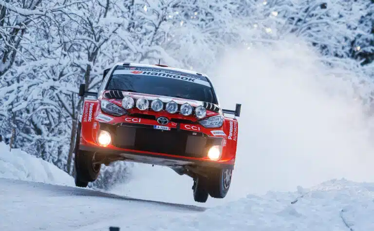 Ott Tänak auttaa yllättävää kuskia – ”Itse asiassa toimii hyvin” Ott Tänak auttaa yllättävää kuskia – ”Itse asiassa toimii hyvin”