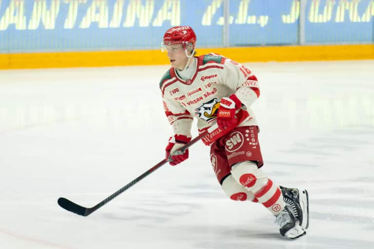 Sportin ruotsalaispuolustaja jättää joukkueen