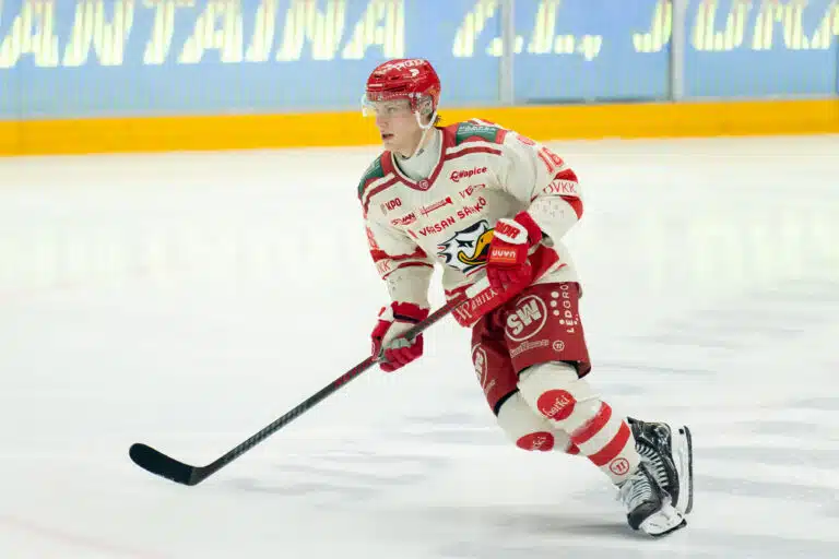 Sportin ruotsalaispuolustaja jättää joukkueen
