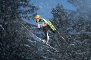 Kyteekö olympialaisissa suomalainen mäkihyppypommi? Vilho Palosaari räväytti harjoituksissa