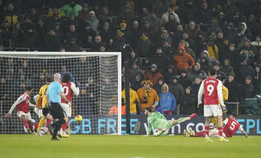 Valioliigan mestaruustaistelu sai uuden käänteen – Arsenalilta kammottava sulaminen liigajumbon vieraana Valioliigan mestaruustaistelu sai uuden käänteen – Arsenalilta kammottava sulaminen liigajumbon vieraana