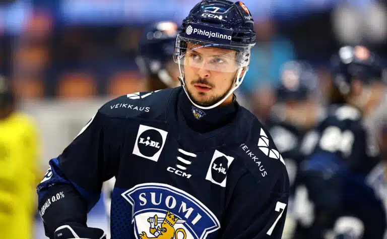 Suomalaiskaksikolle lähtö SHL-joukkueesta