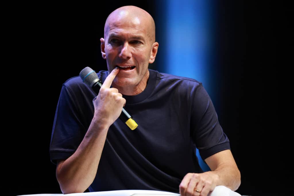 Zinedine Zidane: jättimäinen uutinen Zinedine Zidane: jättimäinen uutinen