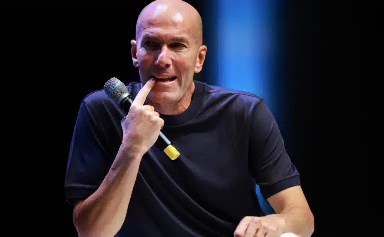 Zinedine Zidane: jättimäinen uutinen Zinedine Zidane: jättimäinen uutinen