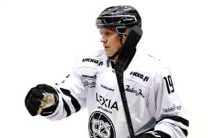 Veli-Matti Savinaisen Pride-kohu: kansanedustaja latasi kovaa tekstiä