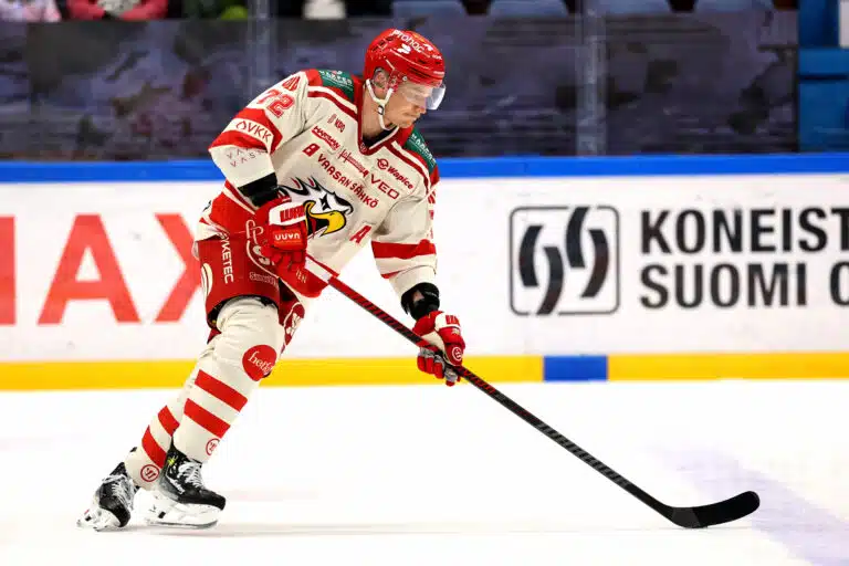 Ässät nappasi puolustajan Sportista