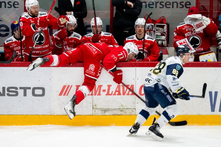 SM-liigan pudotuspeleissä nähtiin karu sulaminen