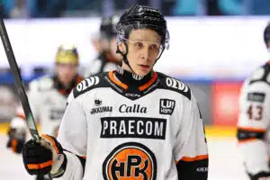 Ex Lukko-kapteeni sen kertoi: Näin suursuosikki laitettiin kesälaitumille