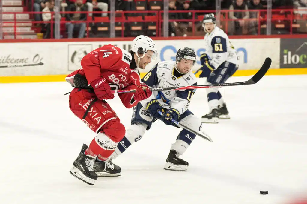 Ässien tähtihyökkääjä antoi suurta tunnustusta sankarille: "Lehmän hermot" Ässien tähtihyökkääjä antoi suurta tunnustusta sankarille: ”Lehmän hermot”