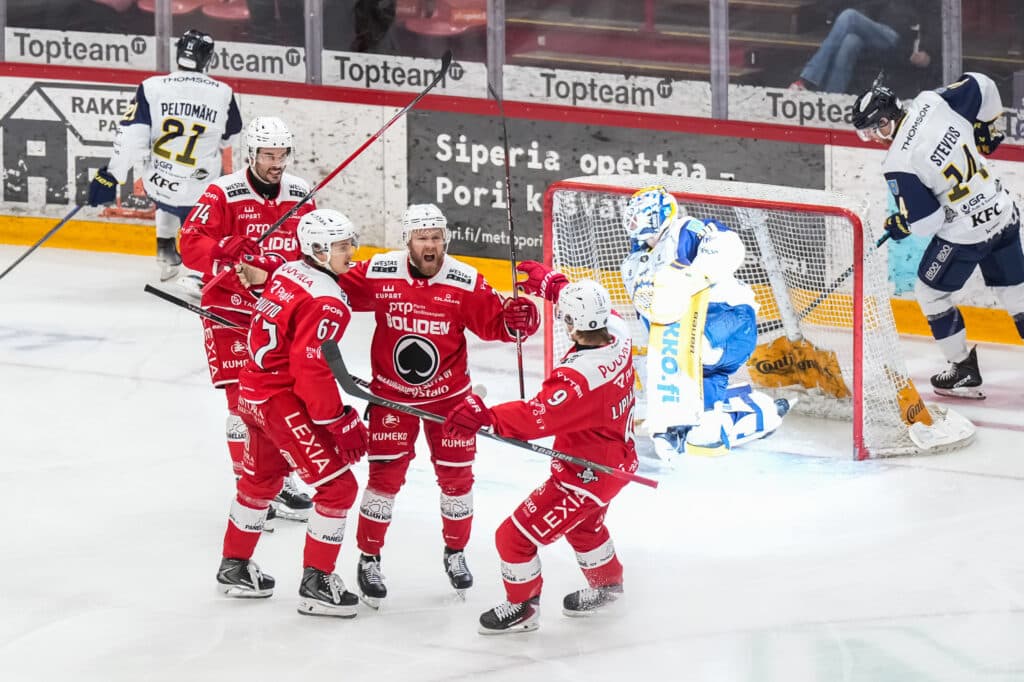 Ässien räväkkä alku riitti - Kiekko-Espoo kesälomille Ässien räväkkä alku riitti – Kiekko-Espoo kesälomille