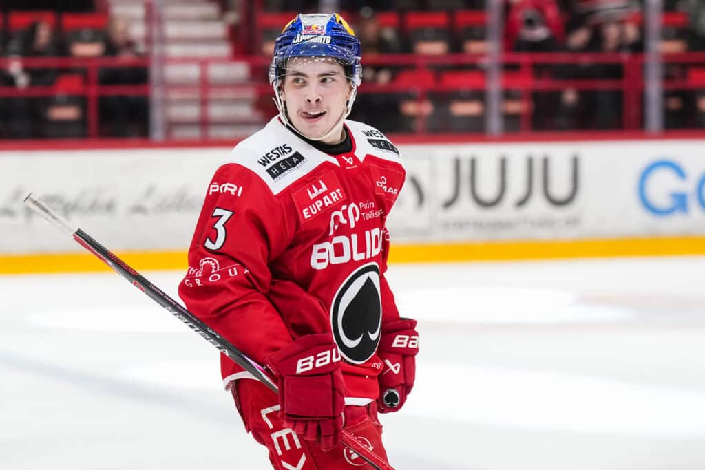 Sakari Kostilaisesta Ässien sankari - Liiga-historian toiseksi pisin ottelu Sakari Kostilaisesta Ässien sankari – Liiga-historian toiseksi pisin ottelu