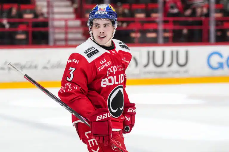 Sakari Kostilaisesta Ässien sankari – Liiga-historian toiseksi pisin ottelu