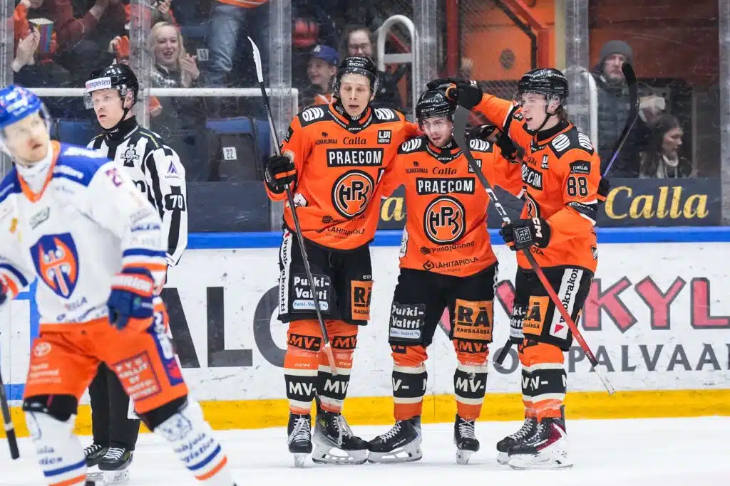 Jääkiekon SM-liigan pudotuspeleissä nähtiin jättipaukku Jääkiekon SM-liigan pudotuspeleissä nähtiin jättipaukku