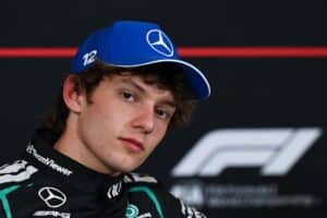 Mercedeksen F1-tallin kova päätös kyseenalaistettiin – nyt Toto Wolff pääsi kuittailemaan