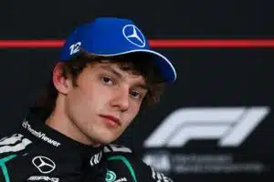 Mercedeksen F1-tallin kova päätös kyseenalaistettiin – nyt Toto Wolff pääsi kuittailemaan