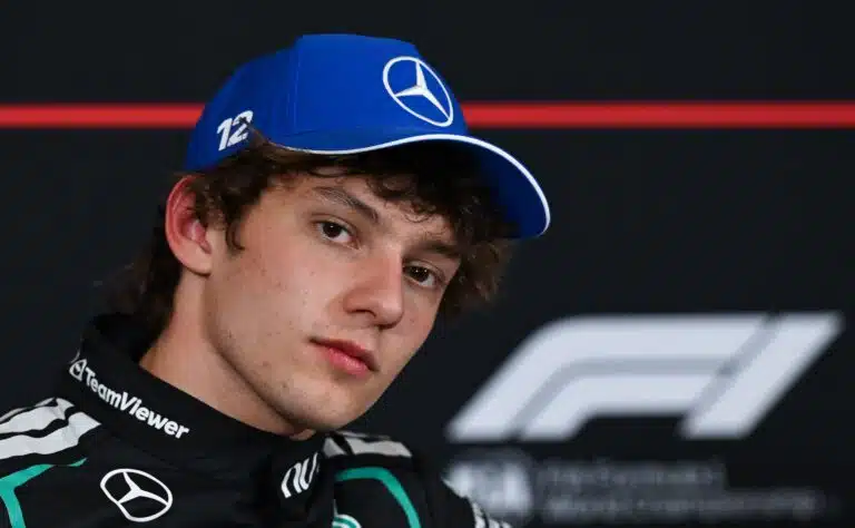 Mercedeksen F1-tallin kova päätös kyseenalaistettiin – nyt Toto Wolff pääsi kuittailemaan