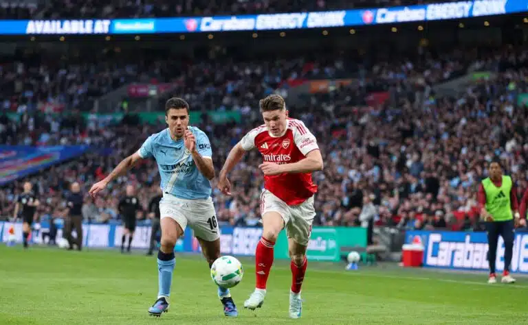 Manchester City nousi mestarisuosikiksi – tähtipelaaja loukkaantui