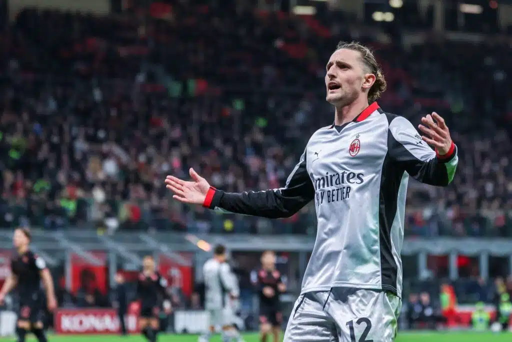 Jalkapallojätin toimistolla on nyt hikikarpalot otsalla - päävalmentaja vahvisti surkeat uutiset Jalkapallojätin toimistolla on nyt hikikarpalot otsalla – päävalmentaja vahvisti surkeat uutiset