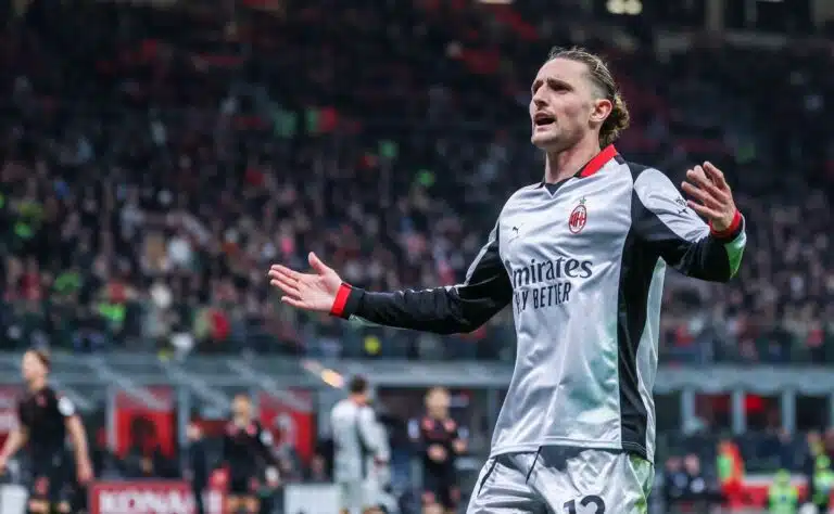 Jalkapallojätin toimistolla on nyt hikikarpalot otsalla - päävalmentaja vahvisti surkeat uutiset Jalkapallojätin toimistolla on nyt hikikarpalot otsalla – päävalmentaja vahvisti surkeat uutiset