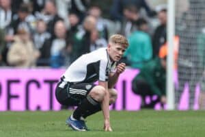 ”Säälittävä, heikko, laiska ja ponneton” – jalkapallolegenda jakoi raippaa omilleen