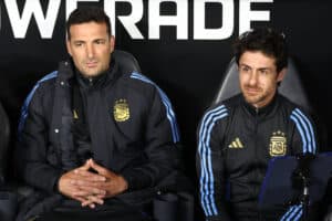 Fani ryntäsi kesken kaiken päävalmentajan tiedotustilaisuuteen