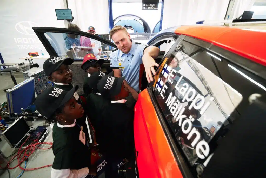 Esapekka Lapilta kova arvio esityksistään Esapekka Lapilta kova arvio esityksistään