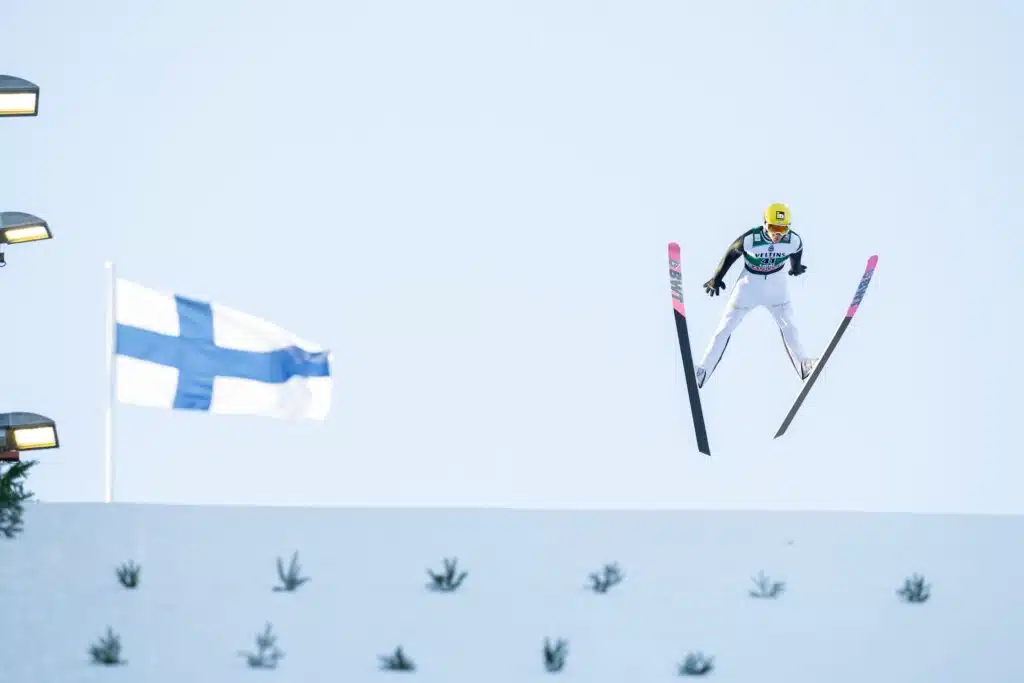 Suomalainen mäkihyppy: jättionnistuminen Suomalainen mäkihyppy: jättionnistuminen