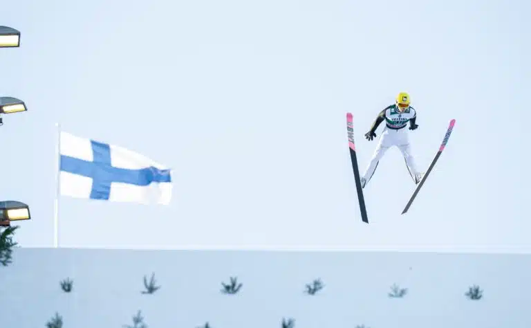 Suomalainen mäkihyppy: jättionnistuminen