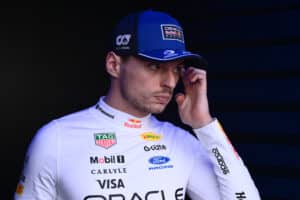 Max Verstappen hyppää Mercedeksen rattiin klassikkokilpailussa