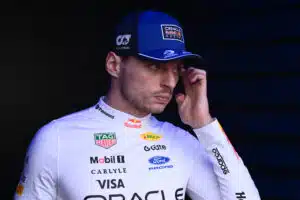 Max Verstappen hyppää Mercedeksen rattiin klassikkokilpailussa