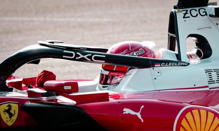 Ferrarin Charles Leclerc teki F1-historiaa – seuraavaksi on Lewis Hamiltonin vuoro