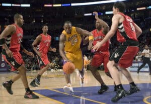 Edesmenneen NBA-tähden keräilykortti myytiin – posketon hinta