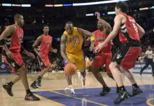 Edesmenneen NBA-tähden keräilykortti myytiin – posketon hinta