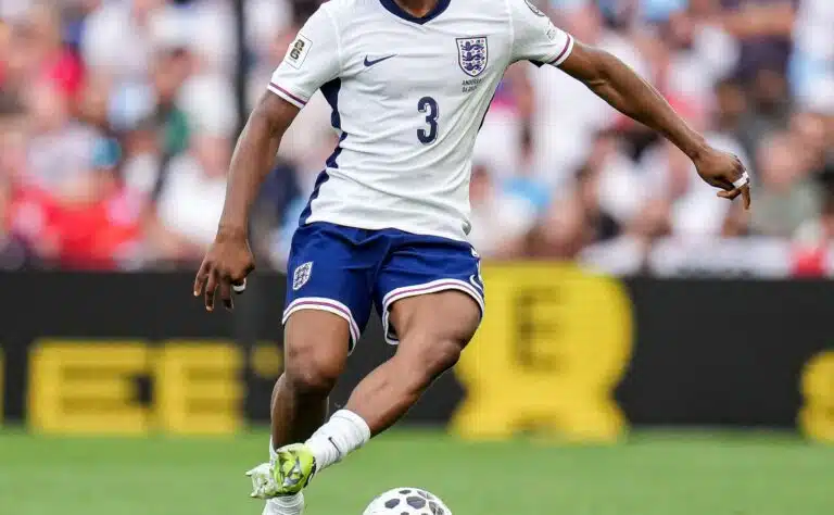 Manchester United kaappamassa maajoukkueen vakiokasvon Arsenalista