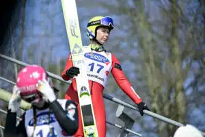 Suomalaisnaismäkihyppääjät ponkaisivat pisteille