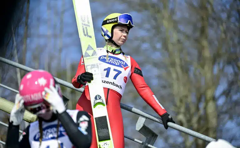 Suomalaisnaismäkihyppääjät ponkaisivat pisteille