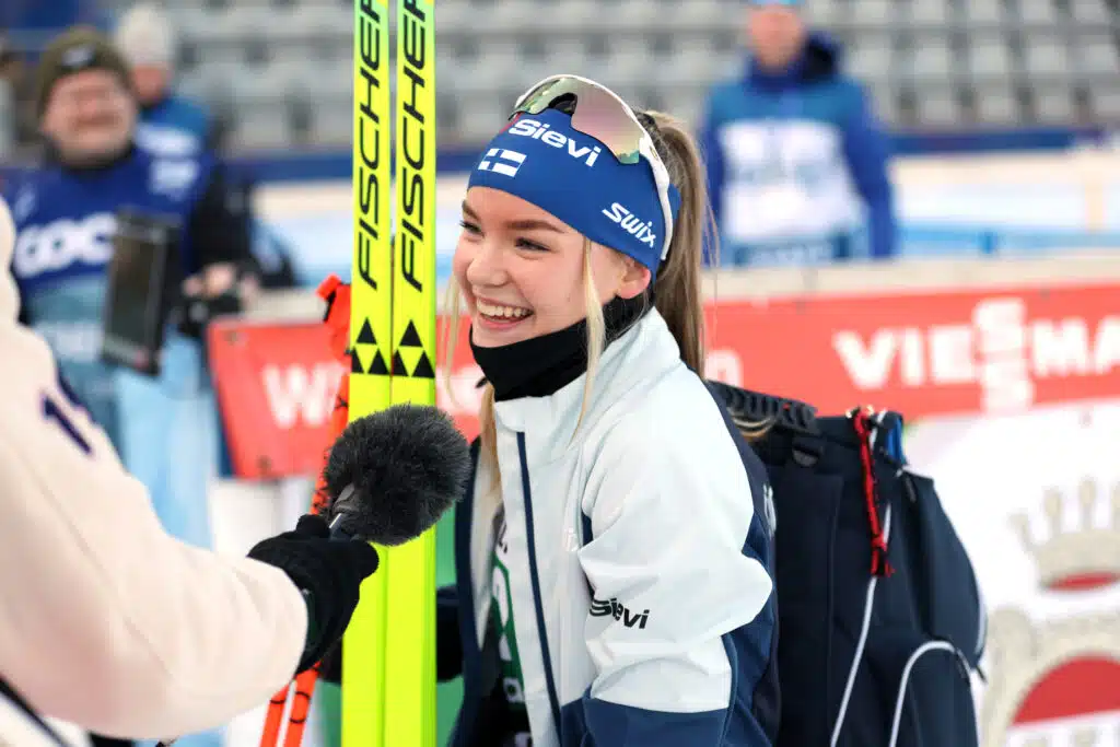 Minja Korhonen taistelee taas palkintopallipaikasta - hyvissä iskuasetelmissa mäen jälkeen Minja Korhonen taistelee taas palkintopallipaikasta – hyvissä iskuasetelmissa mäen jälkeen