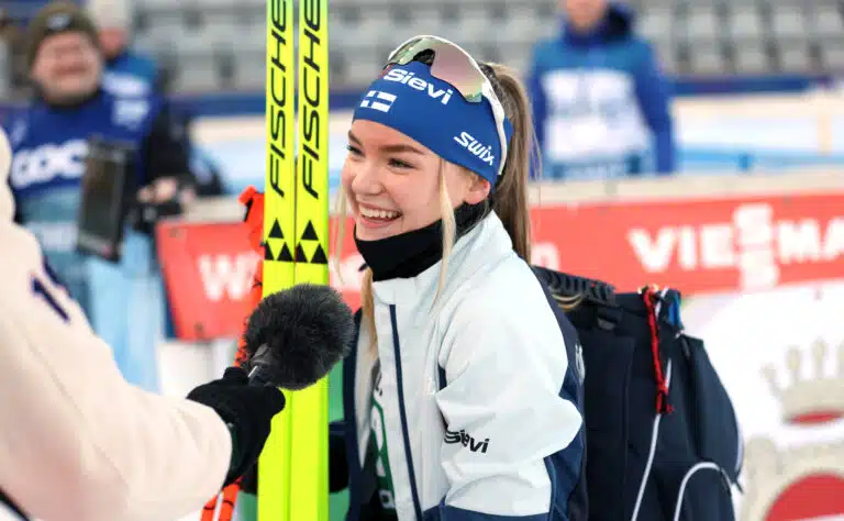 Minja Korhonen taistelee taas palkintopallipaikasta - hyvissä iskuasetelmissa mäen jälkeen Minja Korhonen taistelee taas palkintopallipaikasta – hyvissä iskuasetelmissa mäen jälkeen