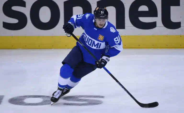 Aleksander Barkov, Jesse Puljujärvi ja NHL-tähdet mukaan Leijonien leiriryhmään