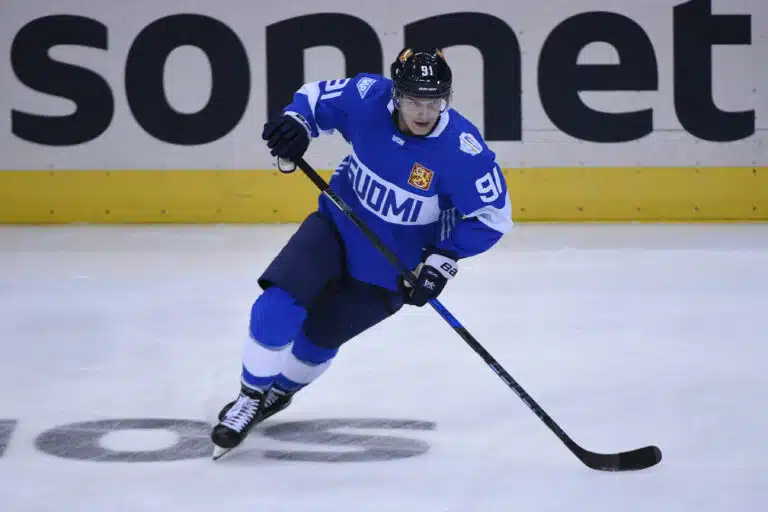 Aleksander Barkov palaa kaukaloon – näin NHL-miehet aseteltiin Leijonien ketjuihin