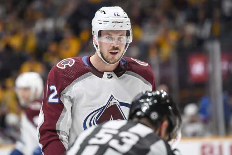 Hämmentävän uran tehnyt NHL-tähti nostaa hokkarit naulaan
