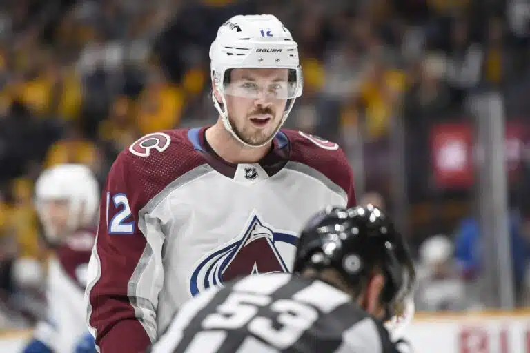 Hämmentävän uran tehnyt NHL-tähti nostaa hokkarit naulaan