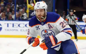 NHL:n mestarikandidaatille synkkiä pilviä – supertähti joutui jättämään ottelun kesken