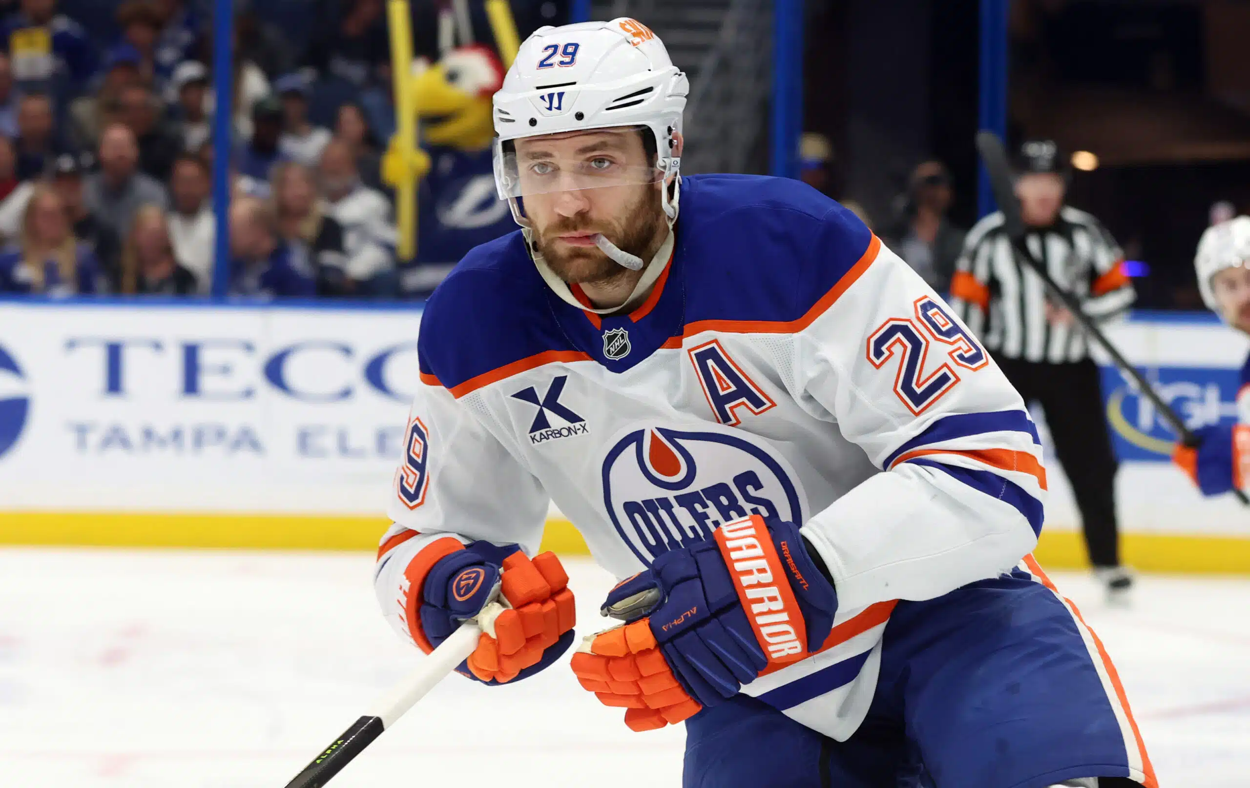 NHL:n mestarikandidaatille synkkiä pilviä – supertähti joutui jättämään ottelun kesken NHL:n mestarikandidaatille synkkiä pilviä – supertähti joutui jättämään ottelun kesken