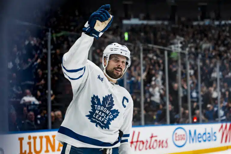 NHL:ssä tapahtumassa shokkisiirto – supertähti asetti ehdot jäämiselleen
