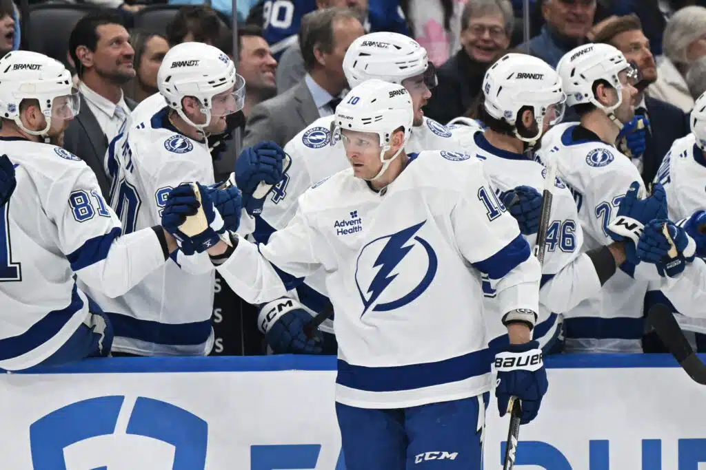 41-vuotias NHL-konkari jatkamassa uraansa - juhli Stanley Cupia jo Teemu Selänteen kanssa 41-vuotias NHL-konkari jatkamassa uraansa – juhli Stanley Cupia jo Teemu Selänteen kanssa