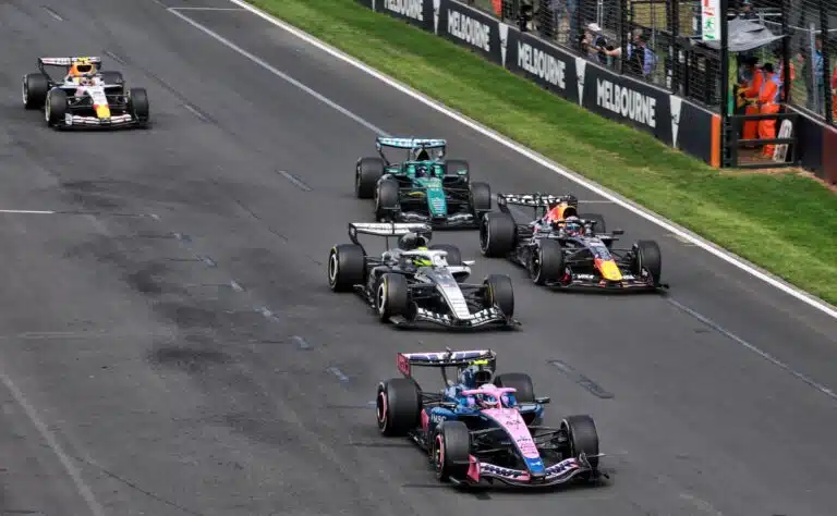 Tätä et nähnyt TV:ssä – formula ykkösissä iso vaaratilanne