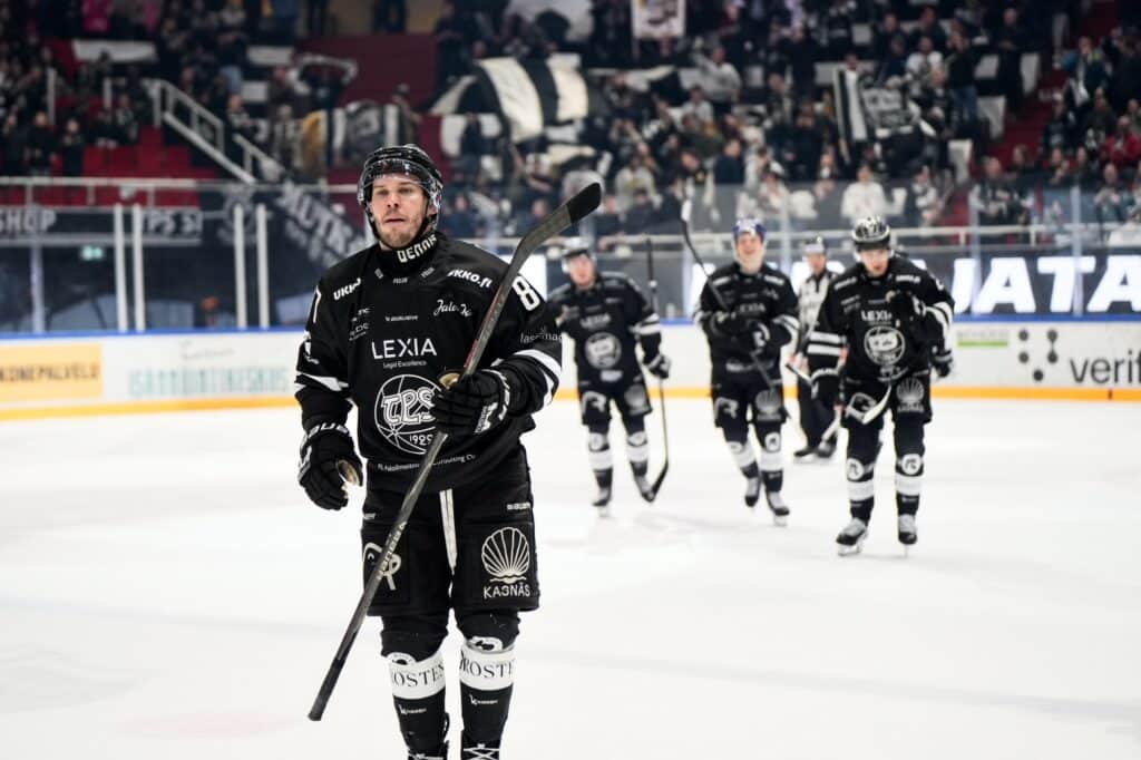 TPS:n Aleksi Saarela juhlii 20:ttä maalia